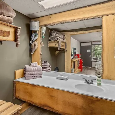 Stonegate Lodge 2 Queen Beds Fast Wifi 50In Tv Salt Water Pool Room # 305 Eureka Springs Exterior foto