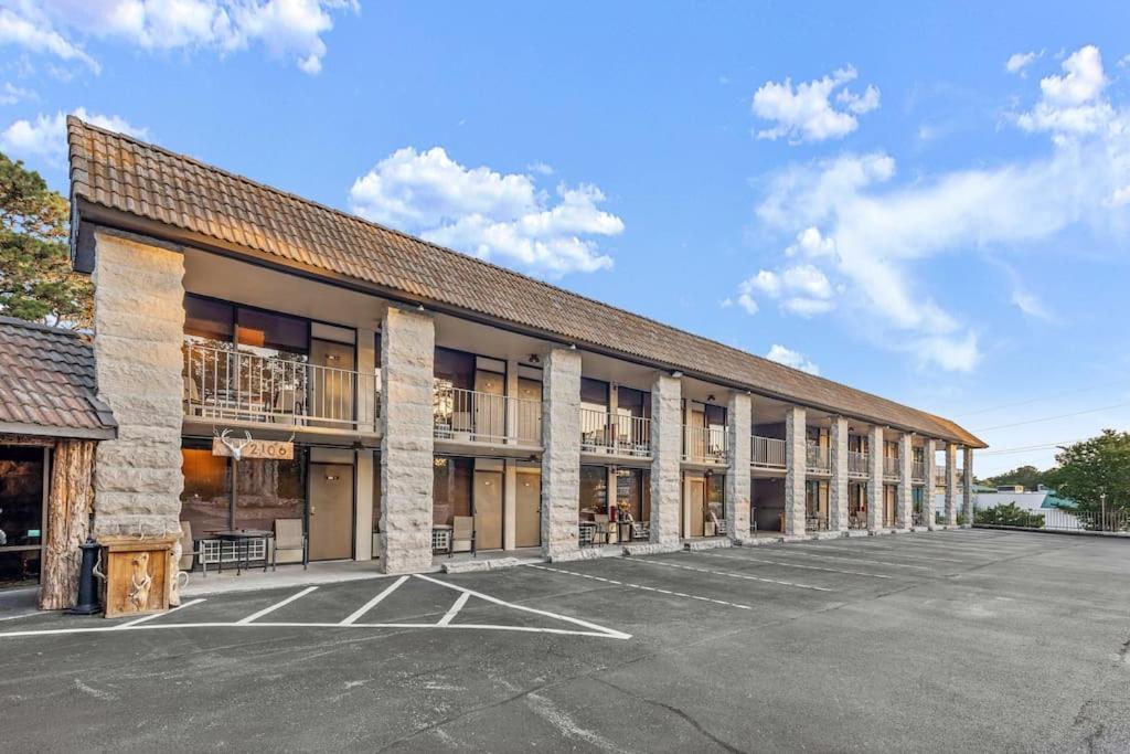 Stonegate 2 Queen Beds Fast Wifi 50in Tv Salt Water Pool # 305 *
